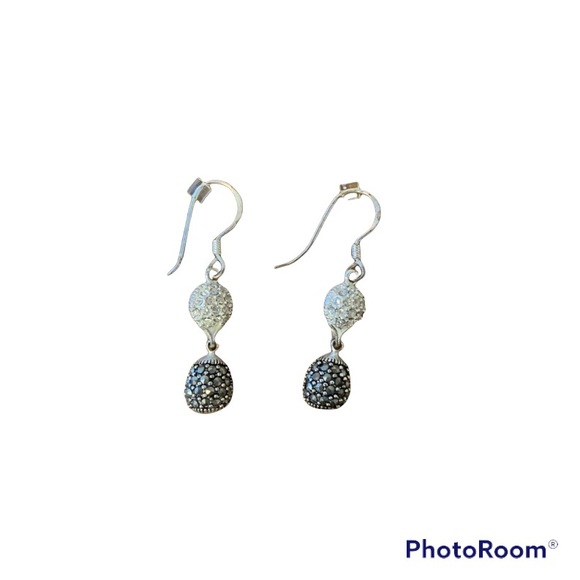 Black and White Earrings - Picture 1 of 4